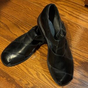 Men's Black Leather Fisherman’s sandals with closed toe. Gently worn. Size 9 M
